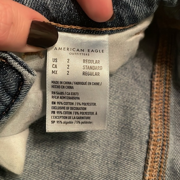 American Eagle | Mom Jean | Size 2 - Picture 4 of 6